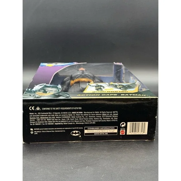 The Dark Knight Action Reveal Cape Batman 12" - Picture 5 of 5